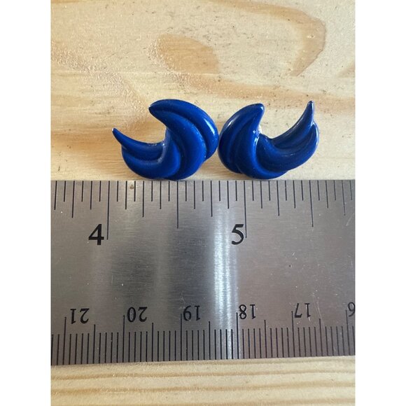 Blue Crescent-Shaped Stud Postback Earrings For Women - Picture 4 of 4